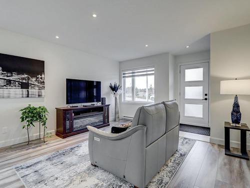 Living room - 154 Rue Grandmaison, Mont-Blanc, QC - Indoor Photo Showing Living Room