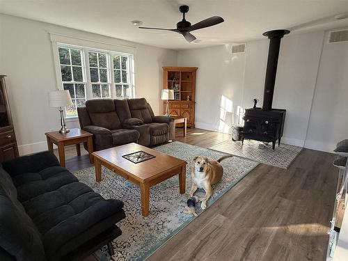 3325 Kam Current Road, Thunder Bay ( Kaministiquia ), ON - Indoor Photo Showing Living Room