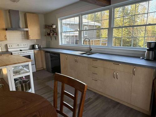 3325 Kam Current Road, Thunder Bay ( Kaministiquia ), ON - Indoor Photo Showing Kitchen