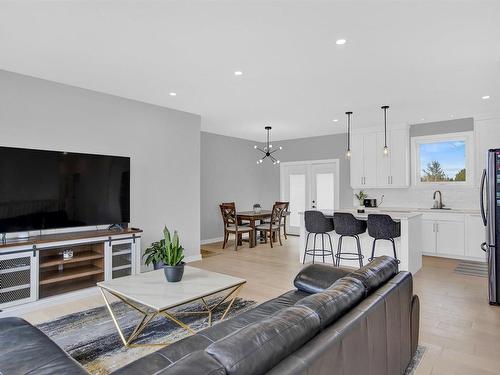 1825 Rosslyn Road, Thunder Bay, ON - Indoor Photo Showing Living Room