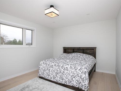 1825 Rosslyn Road, Thunder Bay, ON - Indoor Photo Showing Bedroom