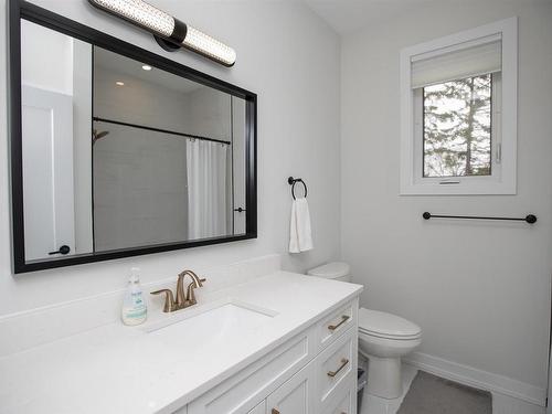 1825 Rosslyn Road, Thunder Bay, ON - Indoor Photo Showing Bathroom