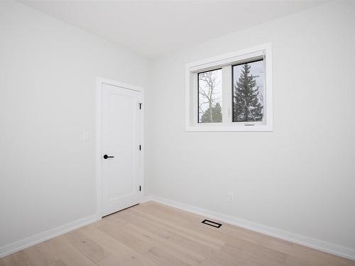 1825 Rosslyn Road, Thunder Bay, ON - Indoor Photo Showing Other Room