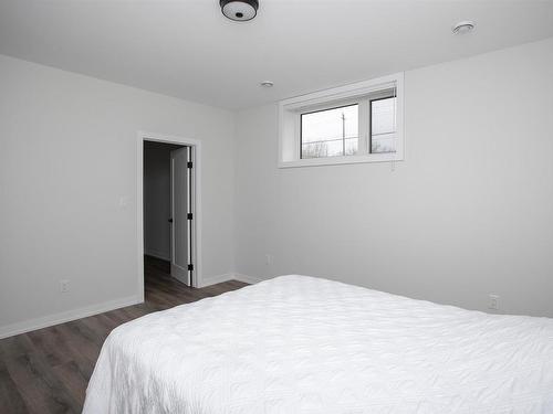 1825 Rosslyn Road, Thunder Bay, ON - Indoor Photo Showing Bedroom