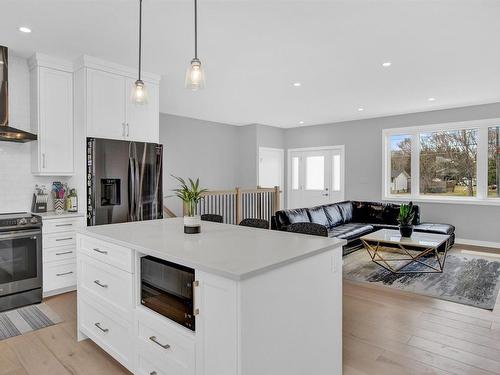 1825 Rosslyn Road, Thunder Bay, ON - Indoor Photo Showing Kitchen With Upgraded Kitchen