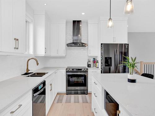 1825 Rosslyn Road, Thunder Bay, ON - Indoor Photo Showing Kitchen With Double Sink With Upgraded Kitchen