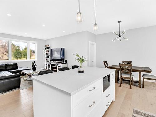 1825 Rosslyn Road, Thunder Bay, ON - Indoor Photo Showing Living Room