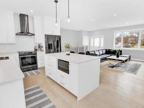 1825 Rosslyn Road, Thunder Bay, ON - Indoor Photo Showing Kitchen With Upgraded Kitchen