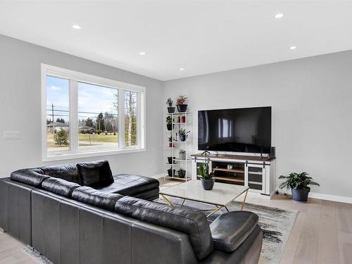 1825 Rosslyn Road, Thunder Bay, ON - Indoor Photo Showing Living Room