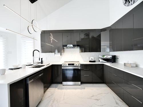 Cuisine - 8990 Place Rodier, Brossard, QC - Indoor Photo Showing Kitchen With Double Sink With Upgraded Kitchen