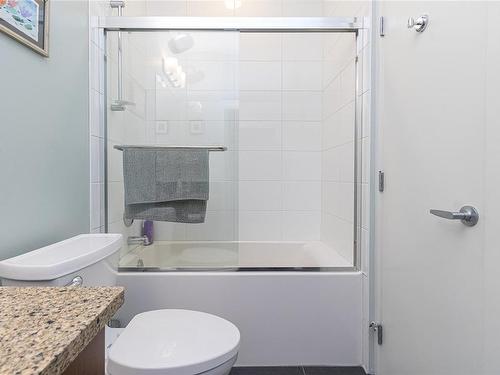 301-590 Bezanton Way, Colwood, BC - Indoor Photo Showing Bathroom