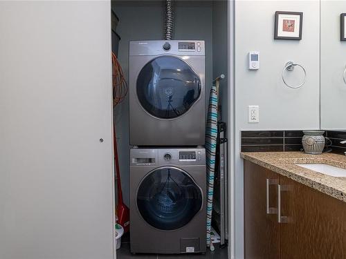 301-590 Bezanton Way, Colwood, BC - Indoor Photo Showing Laundry Room