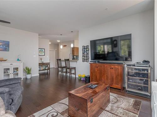 301-590 Bezanton Way, Colwood, BC - Indoor Photo Showing Living Room