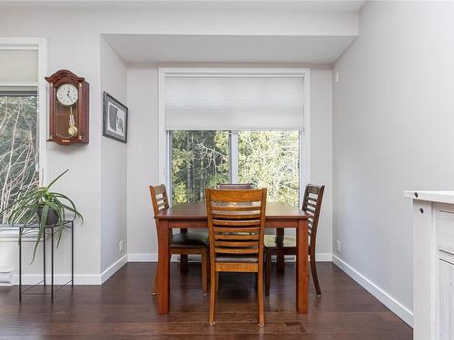 301-590 Bezanton Way, Colwood, BC - Indoor Photo Showing Dining Room