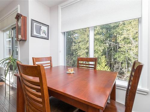 301-590 Bezanton Way, Colwood, BC - Indoor Photo Showing Dining Room