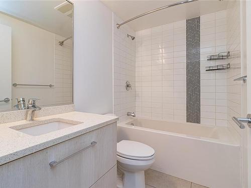 301-1090 Johnson St, Victoria, BC - Indoor Photo Showing Bathroom