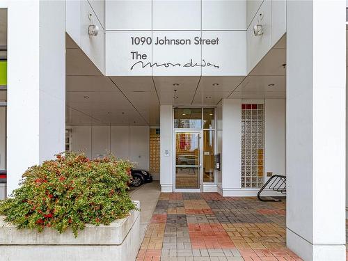 301-1090 Johnson St, Victoria, BC - 