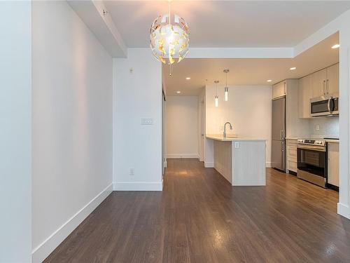 301-1090 Johnson St, Victoria, BC - Indoor Photo Showing Kitchen