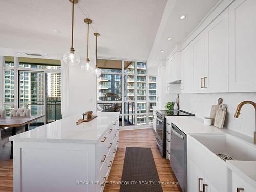 1308-15 Bruyeres Mews, Toronto, ON - Indoor Photo Showing Kitchen With Upgraded Kitchen