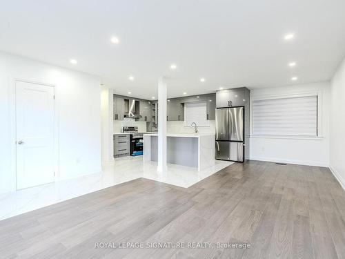 2218 Cliff Rd, Mississauga, ON - Indoor Photo Showing Kitchen