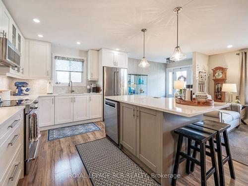 23 Birch St, Orangeville, ON - Indoor Photo Showing Kitchen With Upgraded Kitchen