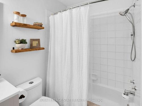 4466 Michael Ave, Lincoln, ON - Indoor Photo Showing Bathroom