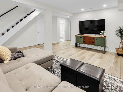 4466 Michael Ave, Lincoln, ON - Indoor Photo Showing Living Room