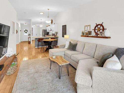 4466 Michael Ave, Lincoln, ON - Indoor Photo Showing Living Room