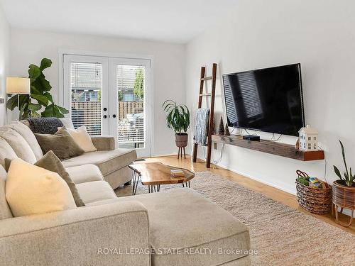 4466 Michael Ave, Lincoln, ON - Indoor Photo Showing Living Room