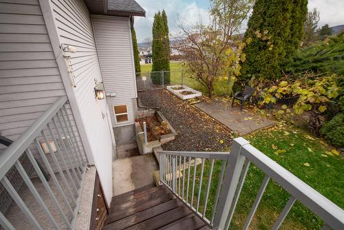 712 Ruston Road, Kelowna, BC - Outdoor With Exterior