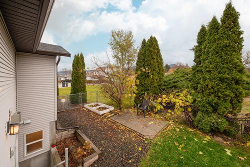 712 Ruston Road, Kelowna, BC - Outdoor