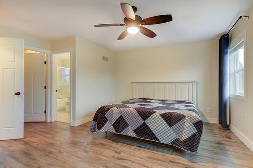 712 Ruston Road, Kelowna, BC - Indoor Photo Showing Bedroom