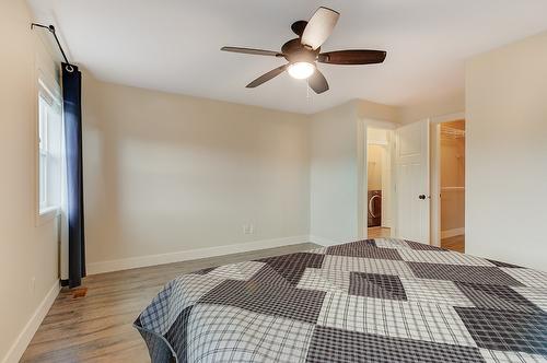 712 Ruston Road, Kelowna, BC - Indoor Photo Showing Bedroom