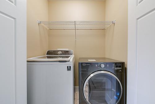 712 Ruston Road, Kelowna, BC - Indoor Photo Showing Laundry Room