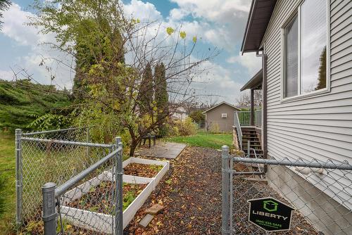 712 Ruston Road, Kelowna, BC - Outdoor