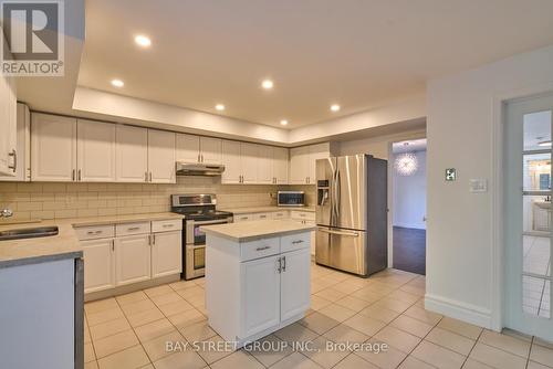 2049 Grand Boulevard, Oakville, ON - Indoor Photo Showing Kitchen With Stainless Steel Kitchen With Double Sink