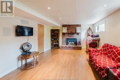 68 Argyle Crescent, Chatham, ON - Indoor With Fireplace