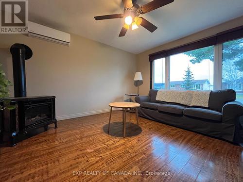 139 Brock Avenue, Timmins (Mtj - Main Area), ON - Indoor Photo Showing Living Room