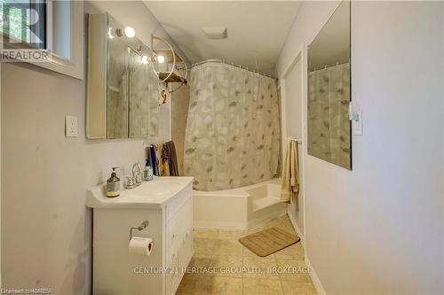 549 Alfred Street, Kingston (East Of Sir John A. Blvd), ON - Indoor Photo Showing Bathroom