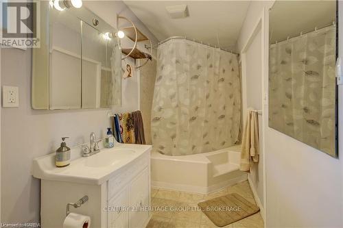 549 Alfred Street, Kingston (East Of Sir John A. Blvd), ON - Indoor Photo Showing Bathroom