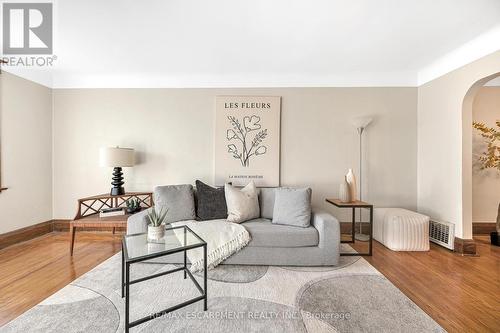 274 Edgemont Street S, Hamilton, ON - Indoor Photo Showing Living Room