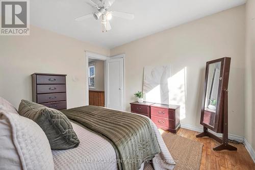 274 Edgemont Street S, Hamilton, ON - Indoor Photo Showing Bedroom