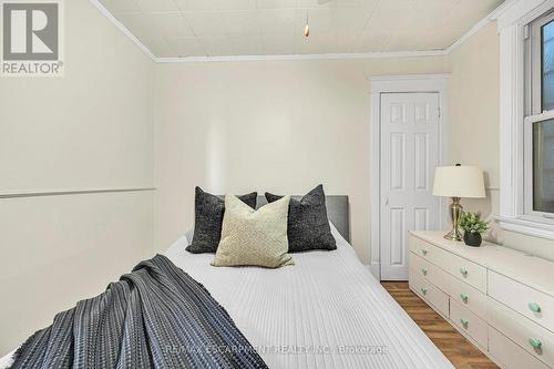 274 Edgemont Street S, Hamilton, ON - Indoor Photo Showing Bedroom