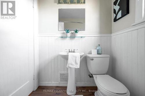 274 Edgemont Street S, Hamilton, ON - Indoor Photo Showing Bathroom