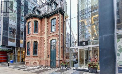 1004 - 15 Grenville Street, Toronto, ON - Outdoor With Facade