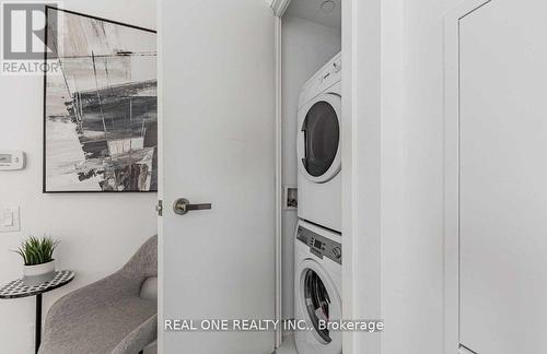 1004 - 15 Grenville Street, Toronto, ON - Indoor Photo Showing Laundry Room