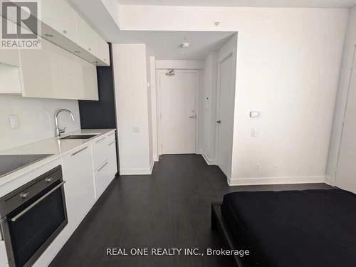 1004 - 15 Grenville Street, Toronto, ON - Indoor Photo Showing Kitchen