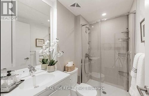 1004 - 15 Grenville Street, Toronto, ON - Indoor Photo Showing Bathroom