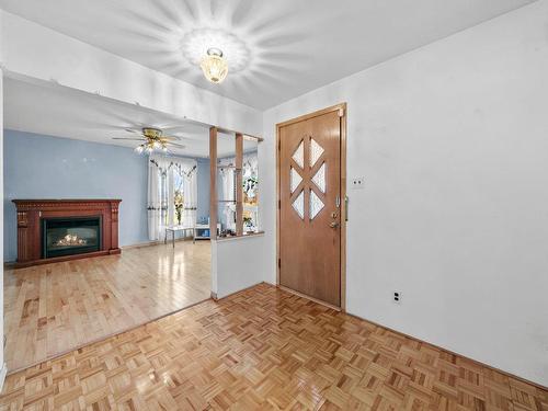 Hall d'entrÃ©e - 455 10E Rang E., Saint-Nazaire-D'Acton, QC - Indoor Photo Showing Other Room With Fireplace