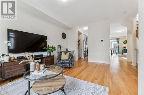 2528 Castlegate Crossing, Pickering, ON - Indoor Photo Showing Living Room